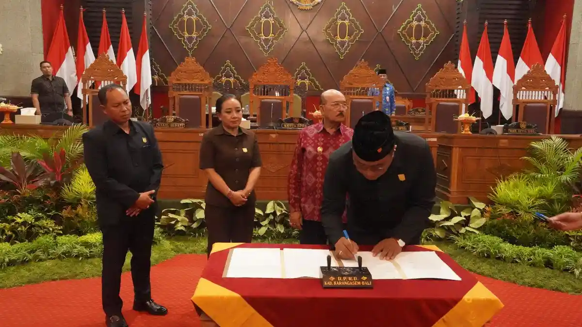 Sepakati Ranperda APBD 2025, Dewan Karangasem Ingatkan Genjot Sumber PAD