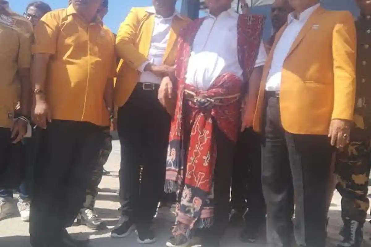 Oesman Sapta Odang Saksikan Potong Kerbau Sebelum Rakerda Hanura NTT 