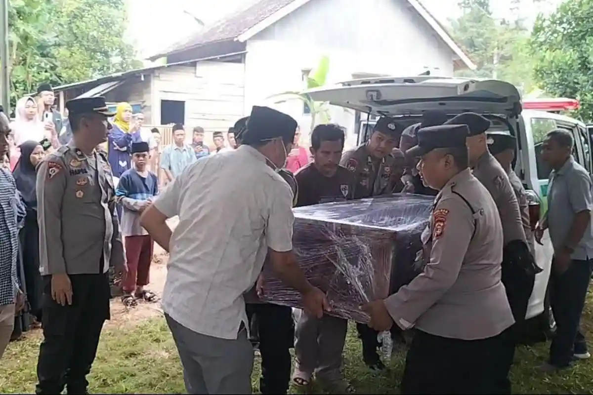 Breaking News Tiba di Rumah Duka, Jenazah PMI Lampung Timur Disambut Tangisan Keluarga