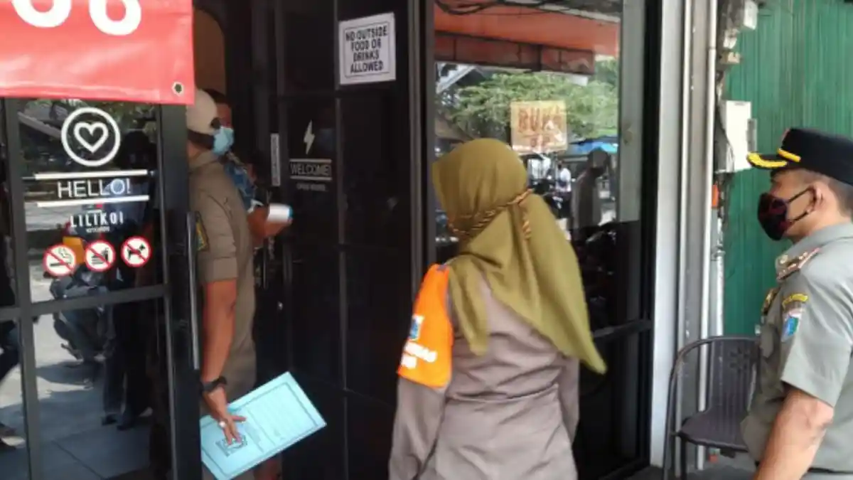 Selama PSBB Ketat, 516 Rumah Makan di Jakarta Ditutup Satpol PP