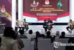Suasana-Debat-Kedua-Pilkada-Nganjuk-2024-Dua-Cawabup-Tawarkan-Modal.jpg