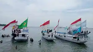 Puluhan-warga-ikut-serta-arak-ara.jpg