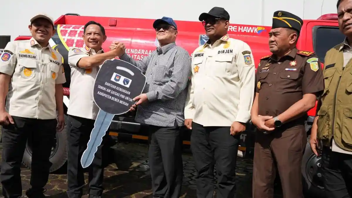 Mendagri Serahkan Mobil Damkar Multifungsi untuk Pemkab Bener Meriah - Serambinews.com