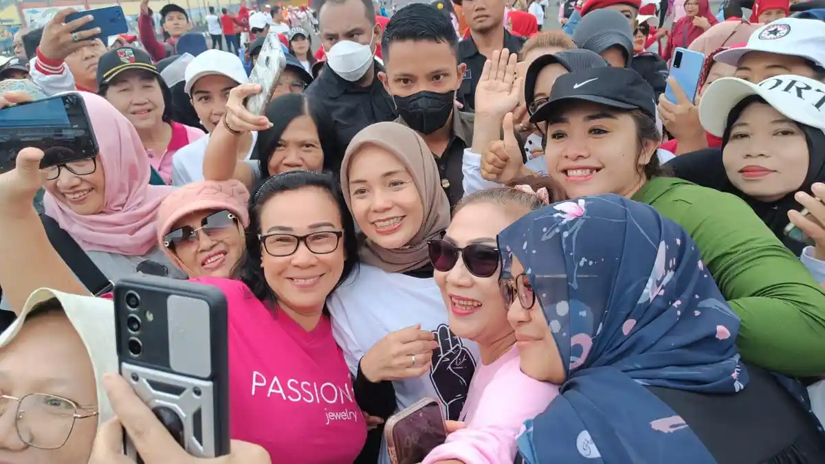 Siti Atikoh Ganjar Senam Bareng Pendukung di Cilacap, Ruas Jalan Ditutup, Ini Titiknya