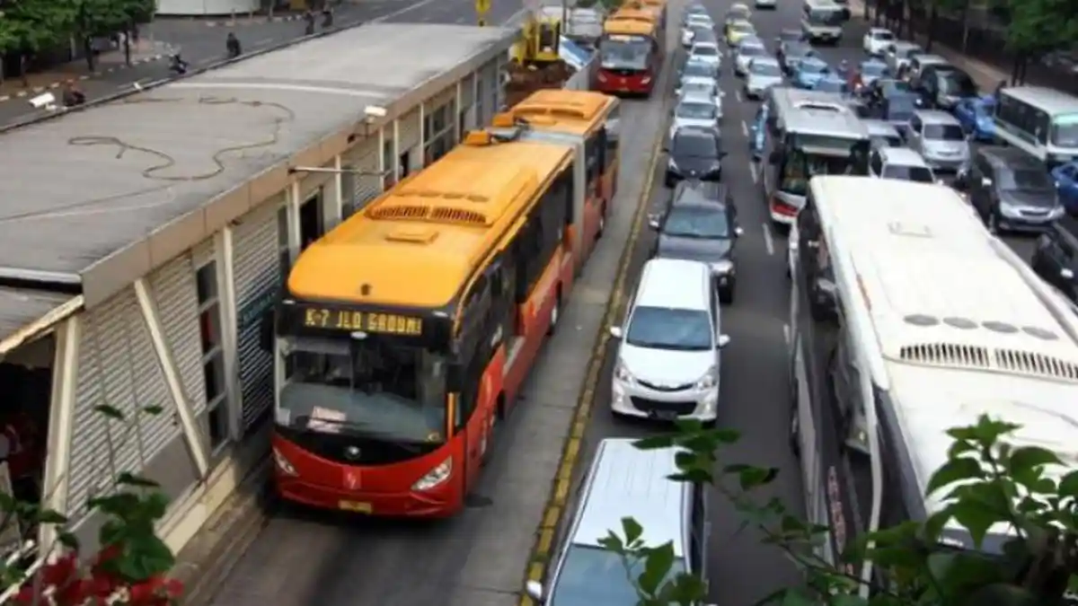 Catat! Ini Yang Harus Dipatuhi Penumpang Bus Transjakarta Selama PSBB Transisi