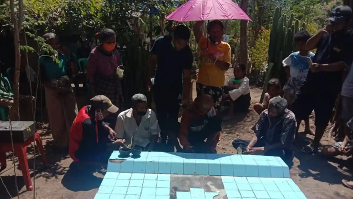 Buktikan Tak Terlibat Kasus Pembunuhan Warga Desa Watodiri Lembata Gelar Sumpah Adat