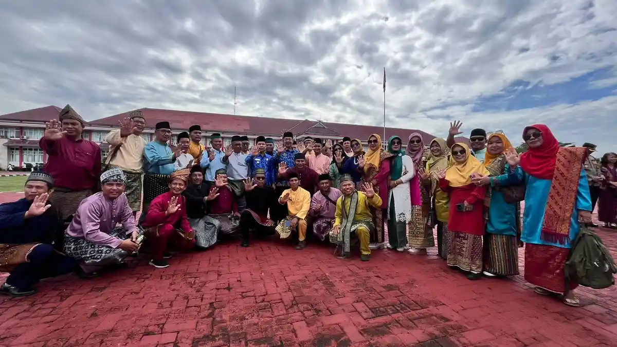 Pemkab Sambas Gelar Upacara HUT ke-53 KORPRI dan Peringatan Hari Guru Nasional
