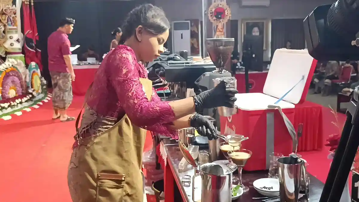 60 Peserta Tunjukkan Kebolehan Meracik Kopi Bali dalam Lomba Barista PDIP Bali