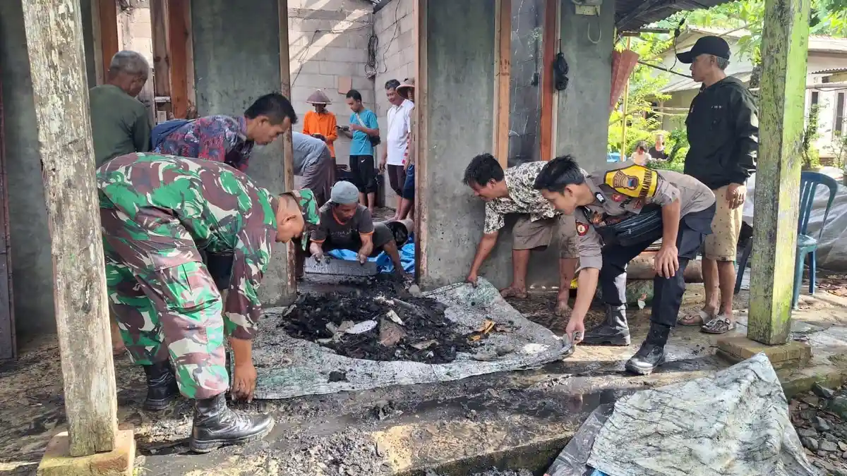 BREAKING NEWS: Rumah Lansia di Kebumen Terbakar Saat Ditinggal ke Sawah