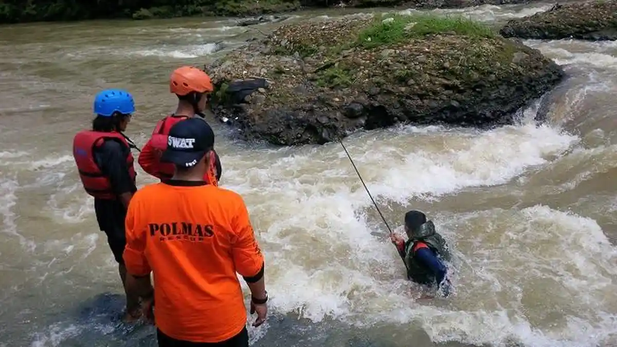 Bocah SD Tenggelam Saat Bermain di Sungai Cisadane