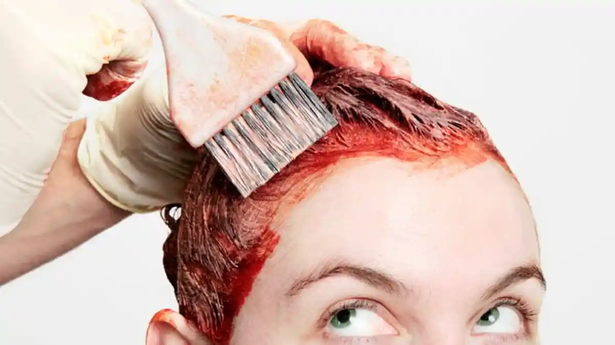 7 Bahaya yang Mengintai Bila Cat Rambut Terlalu Lama Menempel di Kulit Kepala