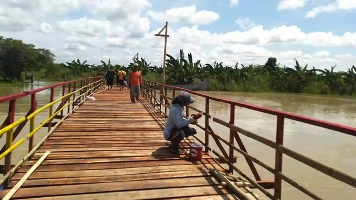 Suwarno Pastikan Pelajar Gratis Melintasi Jembatan Apung Setrokalangan Kudus
