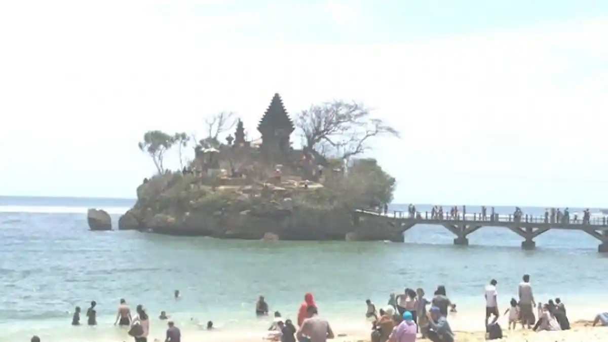 9 Pantai di Malang yang Harus Dikunjungi, Punya Pemandangan Alam yang Eksotis