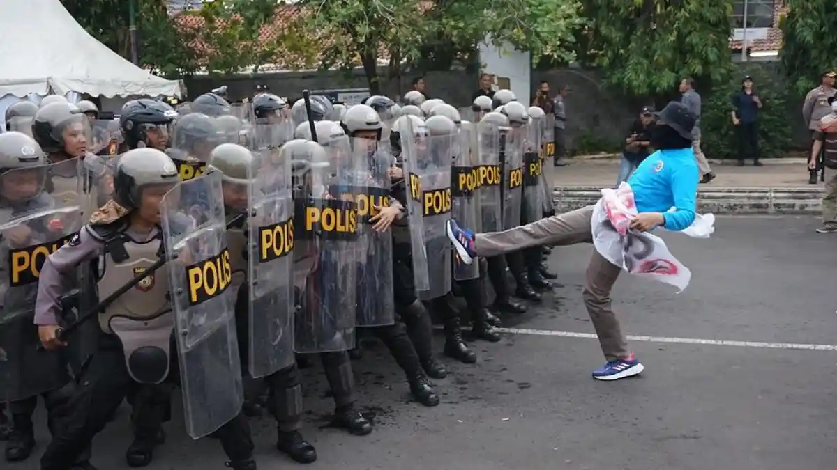 Polres Batang Gelar Simulasi Sispamkota Antisipasi Kerusuhan saat Pilkada 2024