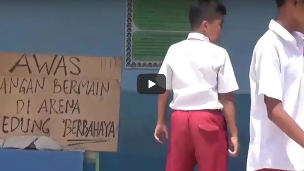 Bangunan Gedung Amblas, Siswa Waspada saat Belajar