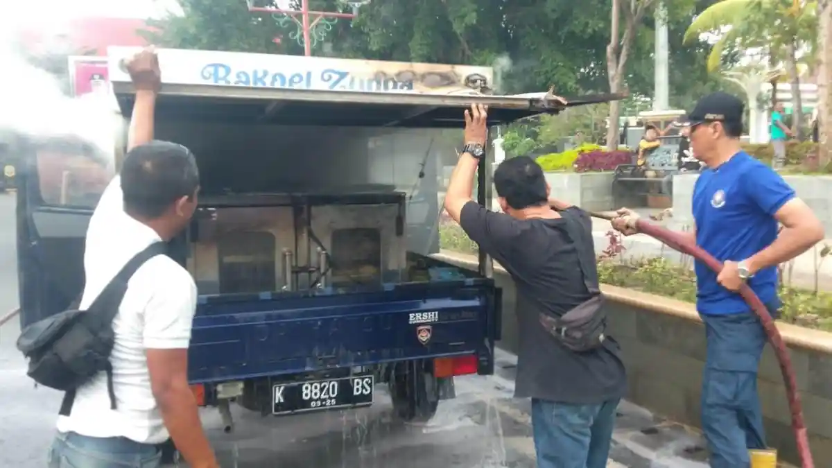 Food Truck Terbakar saat Melintas di Alun-alun Pati, Satpol PP Ungkap Dugaan Penyebabnya