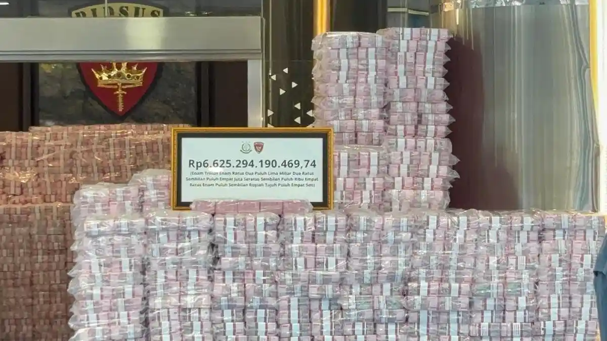 Beda Tumpukan Uang yang Dipamerkan Kejaksaan Agung dengan KPK