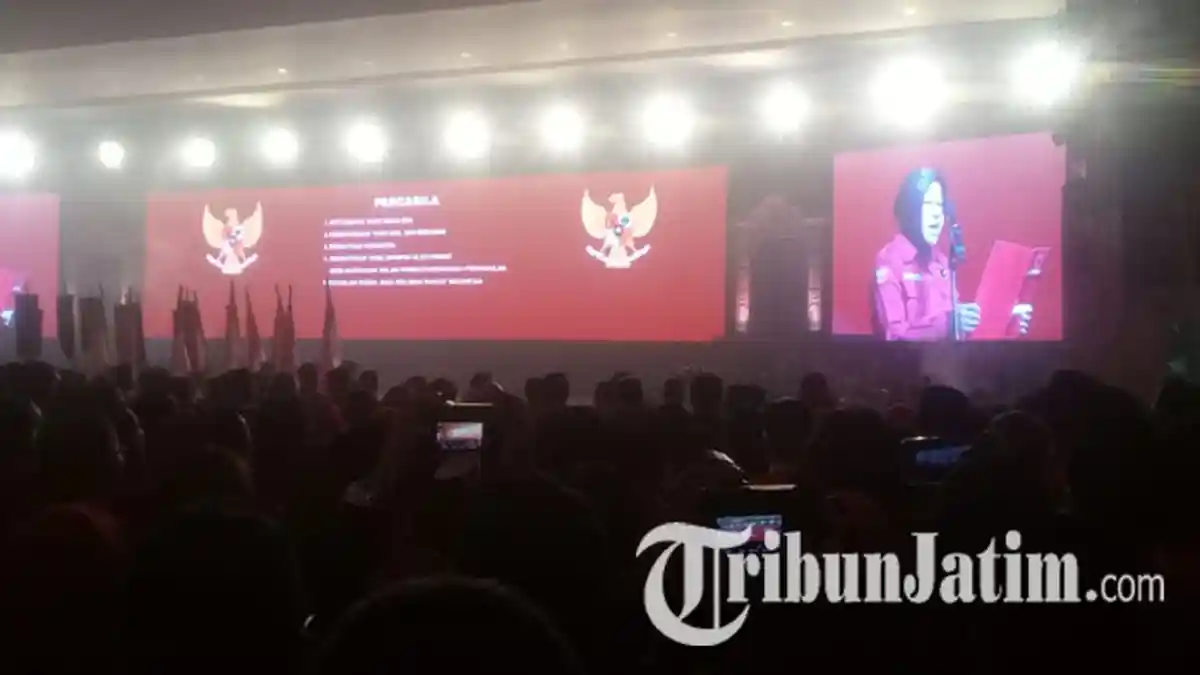 Tri Rismaharini Bacakan Teks Pancasila dalam Pembukaan Rakernas PDIP di Jakarta