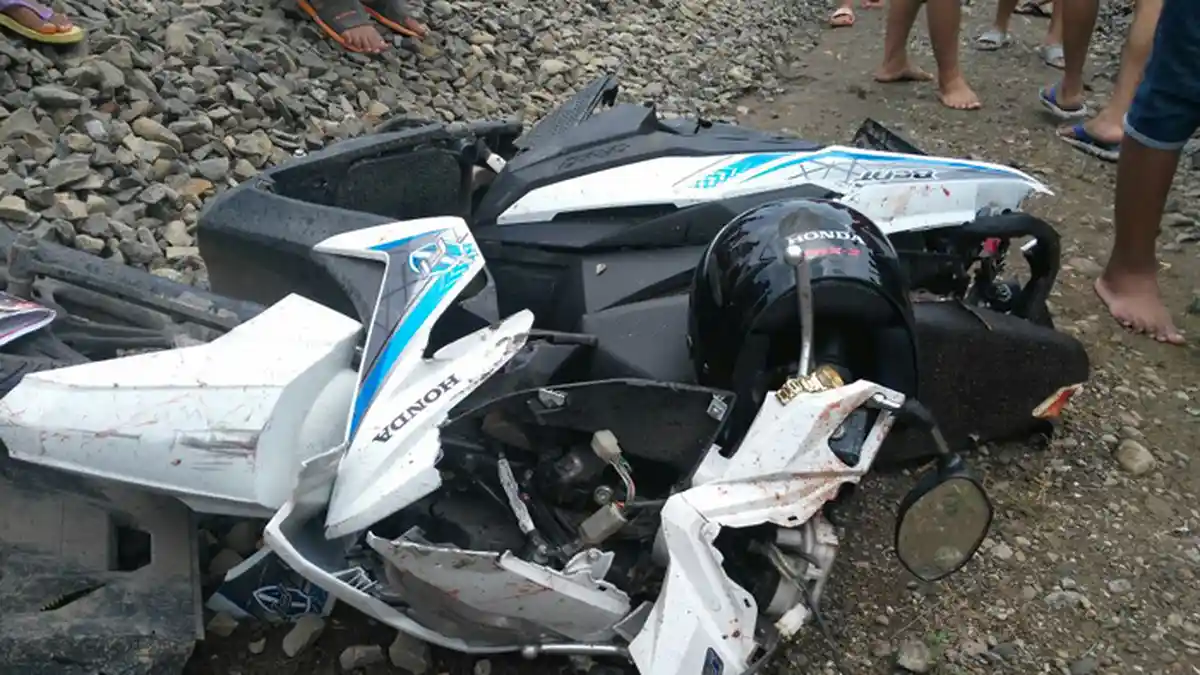 Dua Pengendara Motor Berboncengan Tewas Tertabrak KA Argo Anggrek