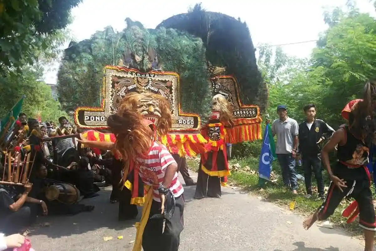 Ditertawakan Penonton Saat Terjatuh Pada Atraksi Reog, Ternyata Pria Ini Sedang Sakaratul Maut