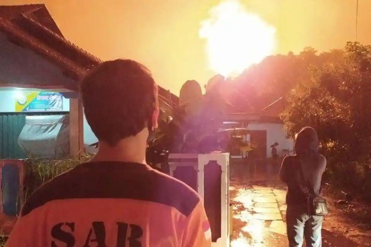 6 Fakta Kebakaran Tangki Kilang Minyak Pertamina di Cilacap, dari Penyebab hingga Jalanan diblokir