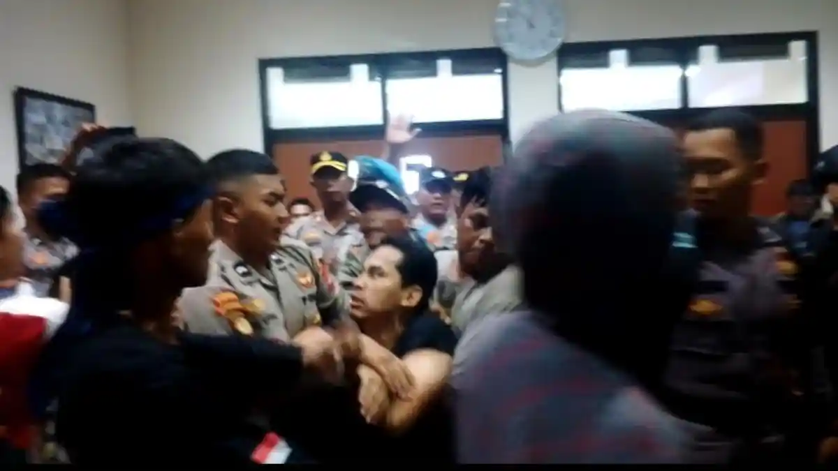 Rapat Penyandingan C Hasil Plano Bersitegang, Bawaslu Kota Serang Walk Out 