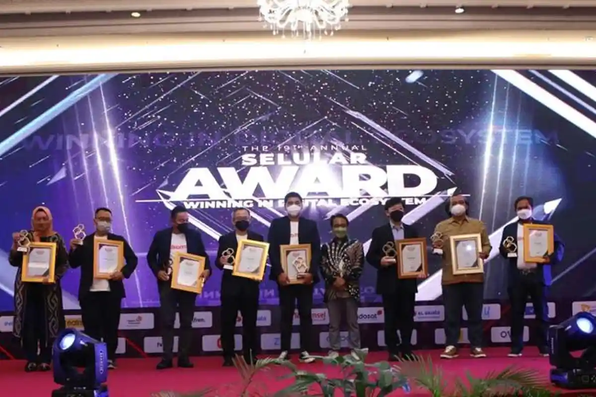 Direktur Smartfren Marco Sumampouw Meraih Penghargaan Seluler Awards 2022 - Penghargaan-Smartfren.jpg