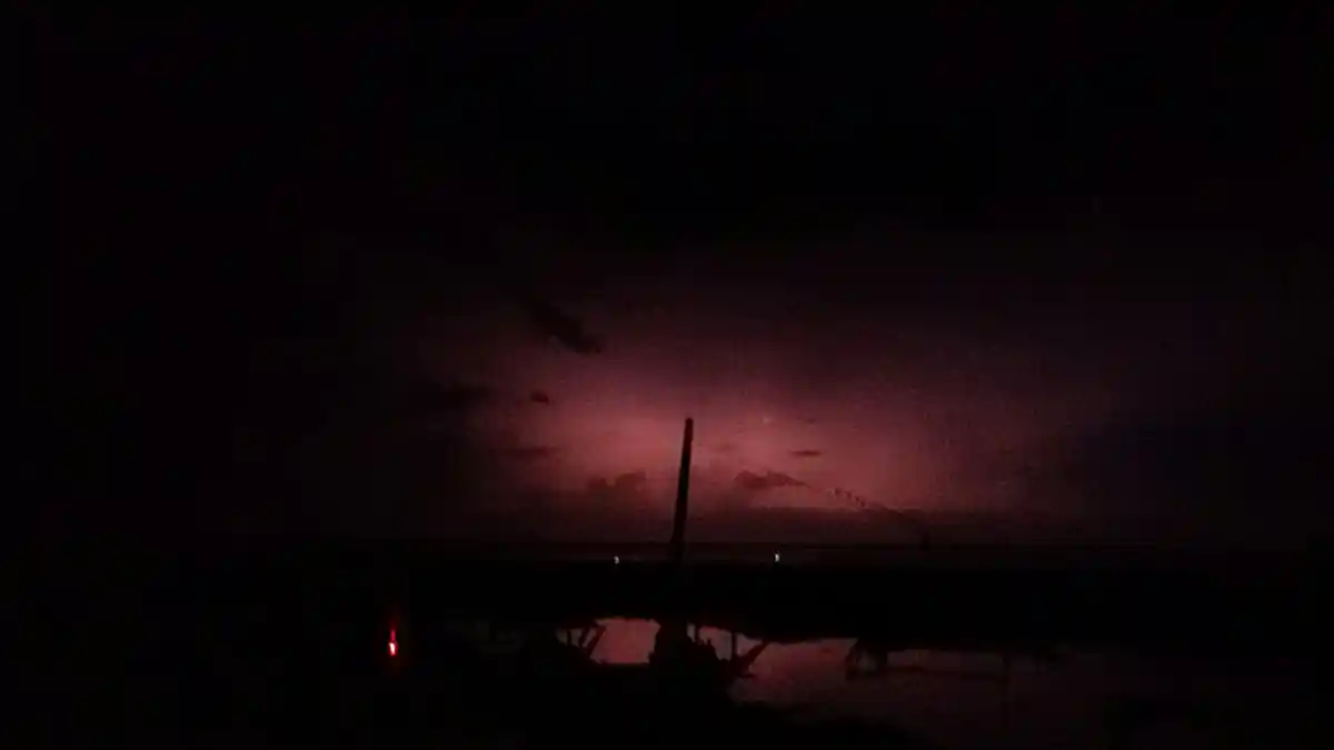 Warga Selayar Saksikan Mirip Hujan Meteor