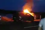 Detik-detik-mobil-jenis-Hyunday-Stargazer-terbakar-di-Sampang.jpg