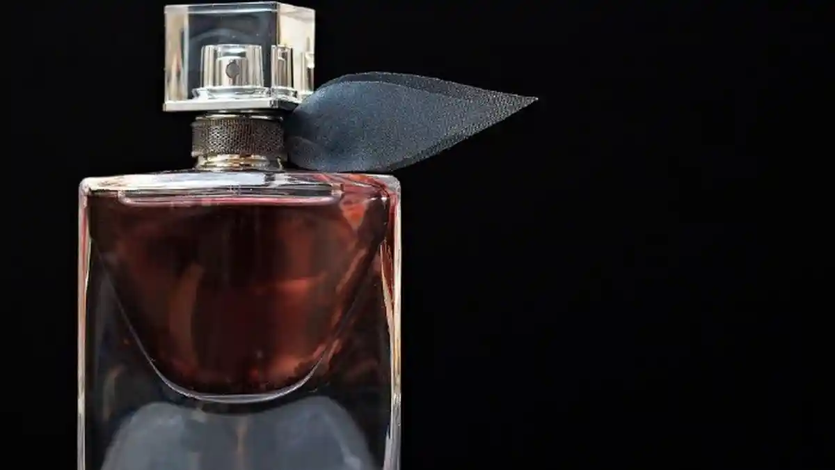 Bagaimanakah Hukum Memakai Minyak Wangi atau Parfum saat Berpuasa? Simak Ulasan Buya Yahya
