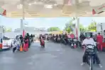 ANTREAN-SPBU-Puluhan-kendaraan-roda-dua-dan-roda-empat.jpg