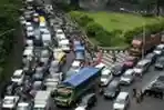 Hari Pertama PSBB Surabaya Raya, Bundaran Waru Macet