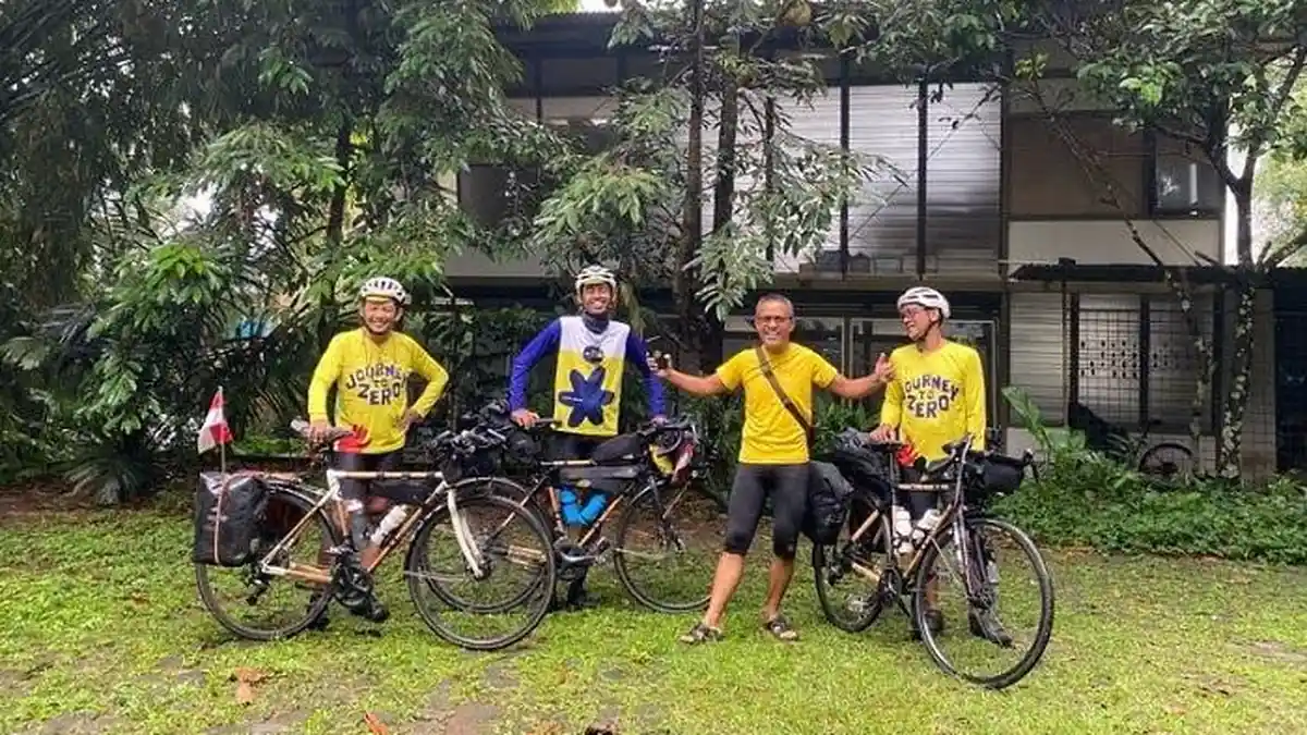 Mengenal Singgih Desainer Sepeda Bambu yang Digunakan Jokowi Gowes Saat CFD Jakarta