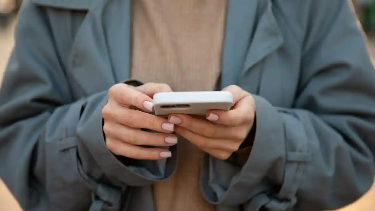 Ketergantungan hingga Sulit Lepas, Ini 4 Zodiak yang Kecanduan Gadget