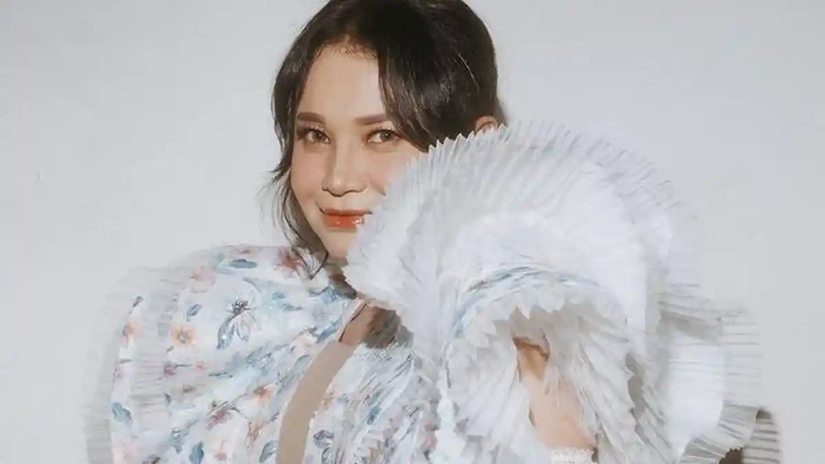 Lirik Lagu Romantis 'Terlalu Cinta' Rossa, Kunci dari C: Tapi Hatiku Selalu Berpihak Lagi Padamu