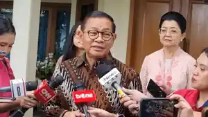 Pramono-Anung-didampingi-istri-dan-putri-bungsunya.jpg