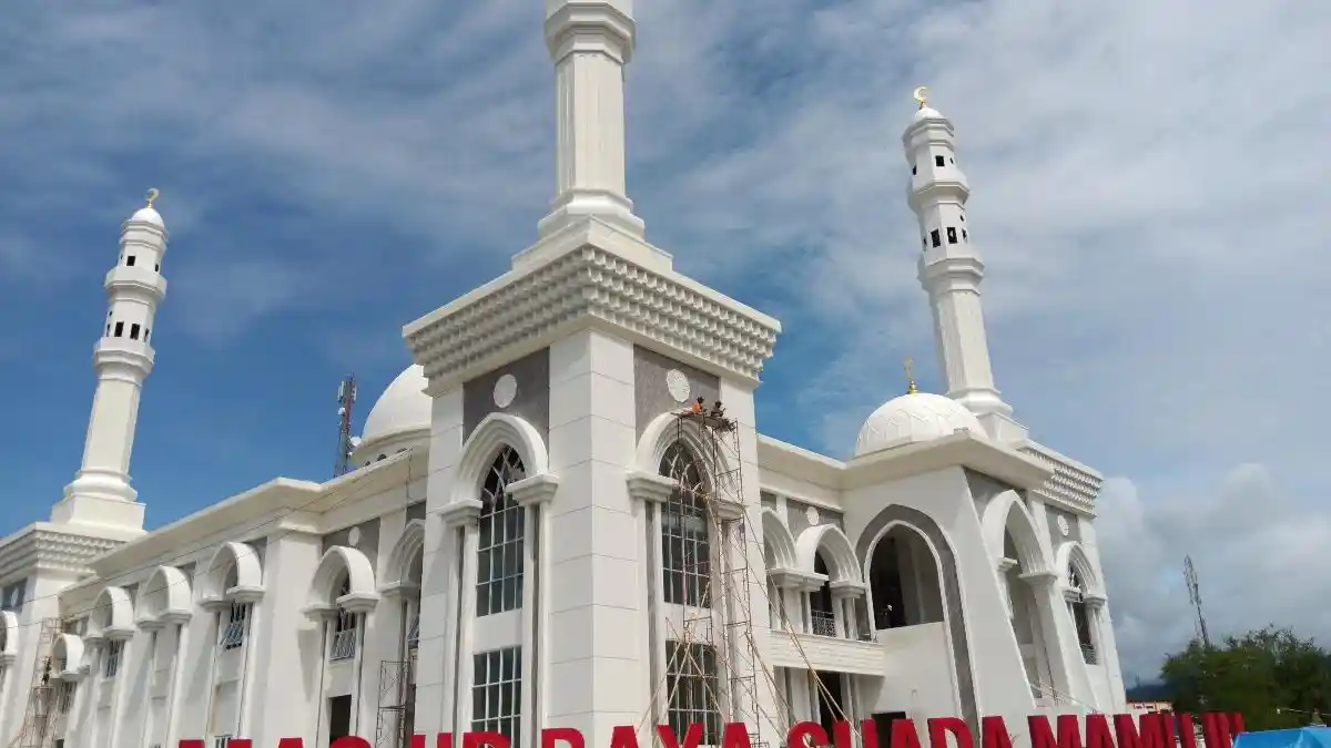 Dibangun dengan Desain Turki Usmani, Masjid Raya Suada Mamuju Siap ...