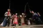 Teater Boneka Raksasa Perancis Pukau Warga Bali