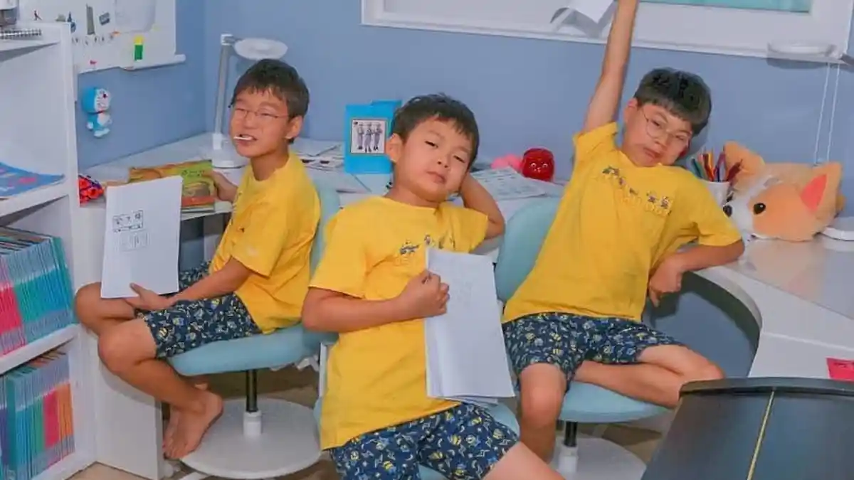 Song Il Gook Bagikan Si Kembar Triplets yang Makin Mengemaskan