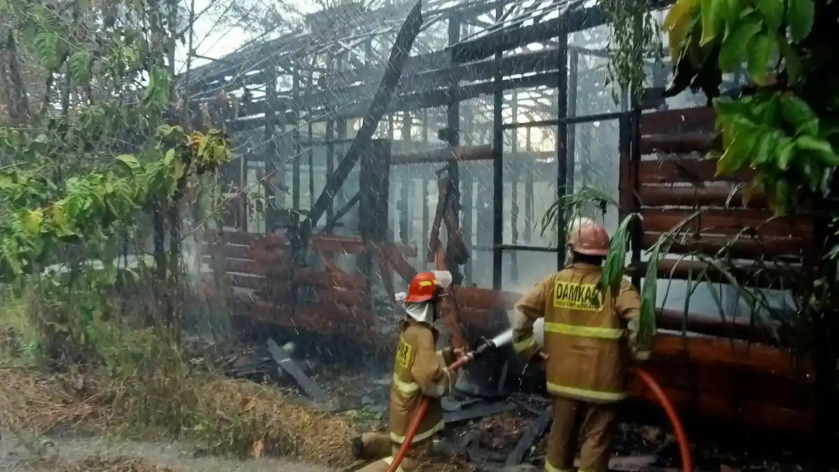 Jago Merah Gegerkan Warga Tibung Kandangan HSS, Api Membesar dengan Cepat