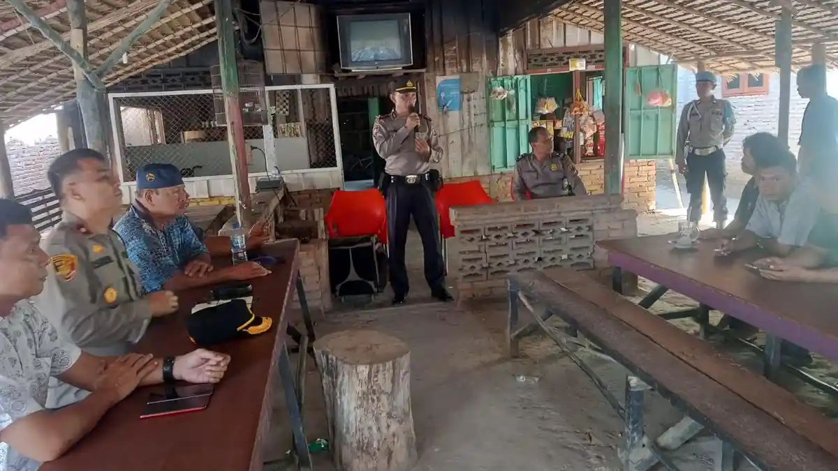 Wakapolres Labusel Gelar Kegiatan Jumat Curhat di Kelurahan Langga Payung