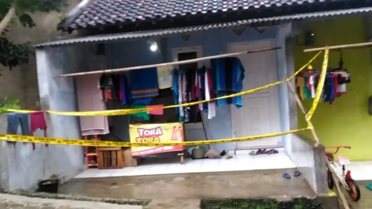 Warga Di Pesawaran Geger Ketika Polisi Bersenjata Api Laras Panjang Mendatangi Satu Rumah Kontrakan