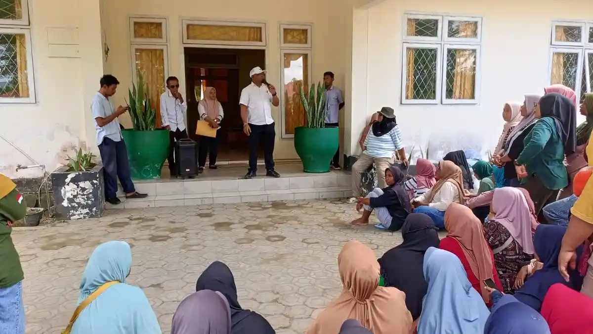 Benahi Kebersihan Kota Maba, Kadis DPLH Halmahera Timur Bagi Petugas dalam 2 Zona Kerja