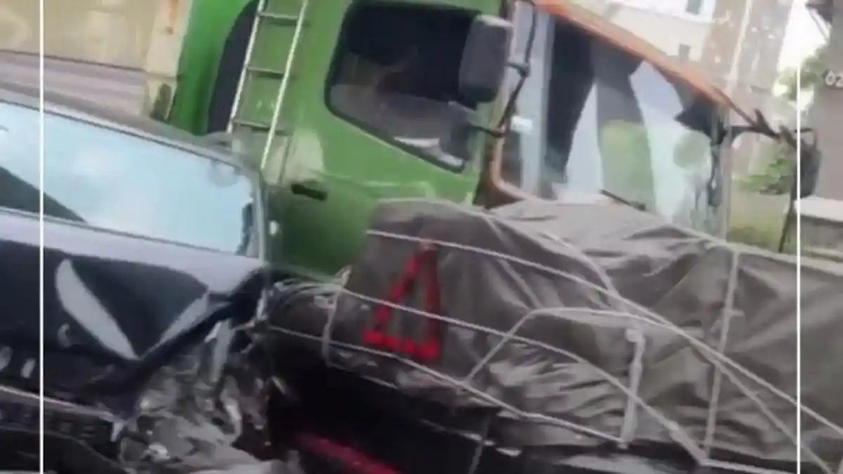 Empat Mobil Terlibat Kecelakaan Beruntun di Tol Jakarta-Sikampek, Sejumlah Kendaraan Ringsek
