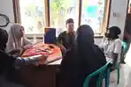Simulasi-pencegahan-pernikahan-anak-tradisi-merariq-di-Desa-Kembang-Karang-Lombok-Timur.jpg