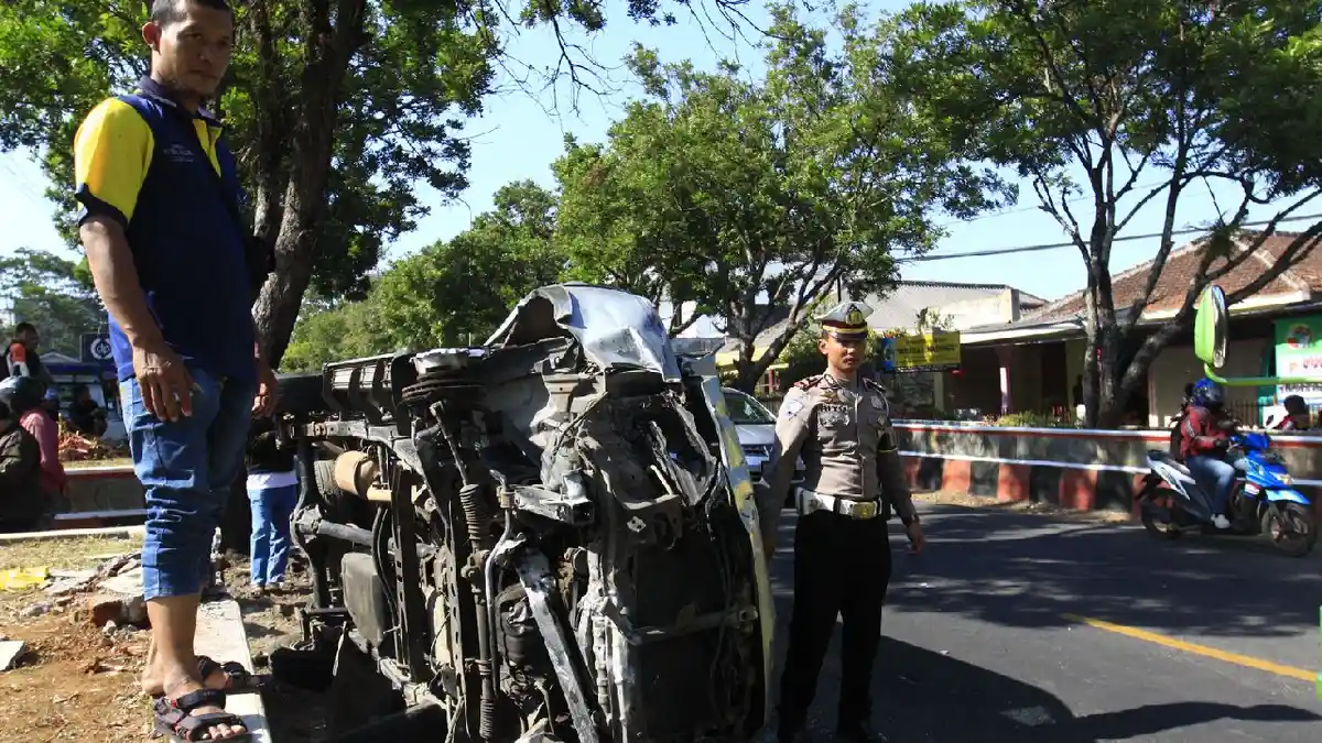 BREAKING NEWS: Tabrakan Beruntun di Walitelon Selatan Temanggung, 1 Orang Meninggal Dunia