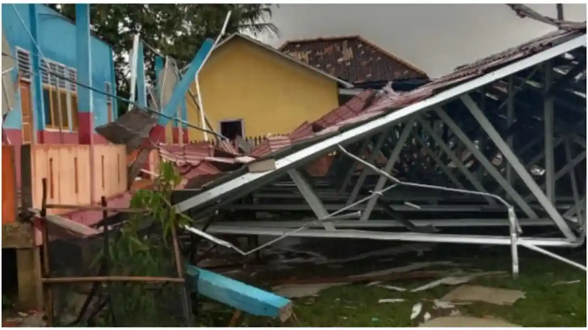 Ruang Kelas SDN 11 Rantau Bayur Rusak Disapu Angin Ribut, Proses Belajar Pindah ke Perpustakaan