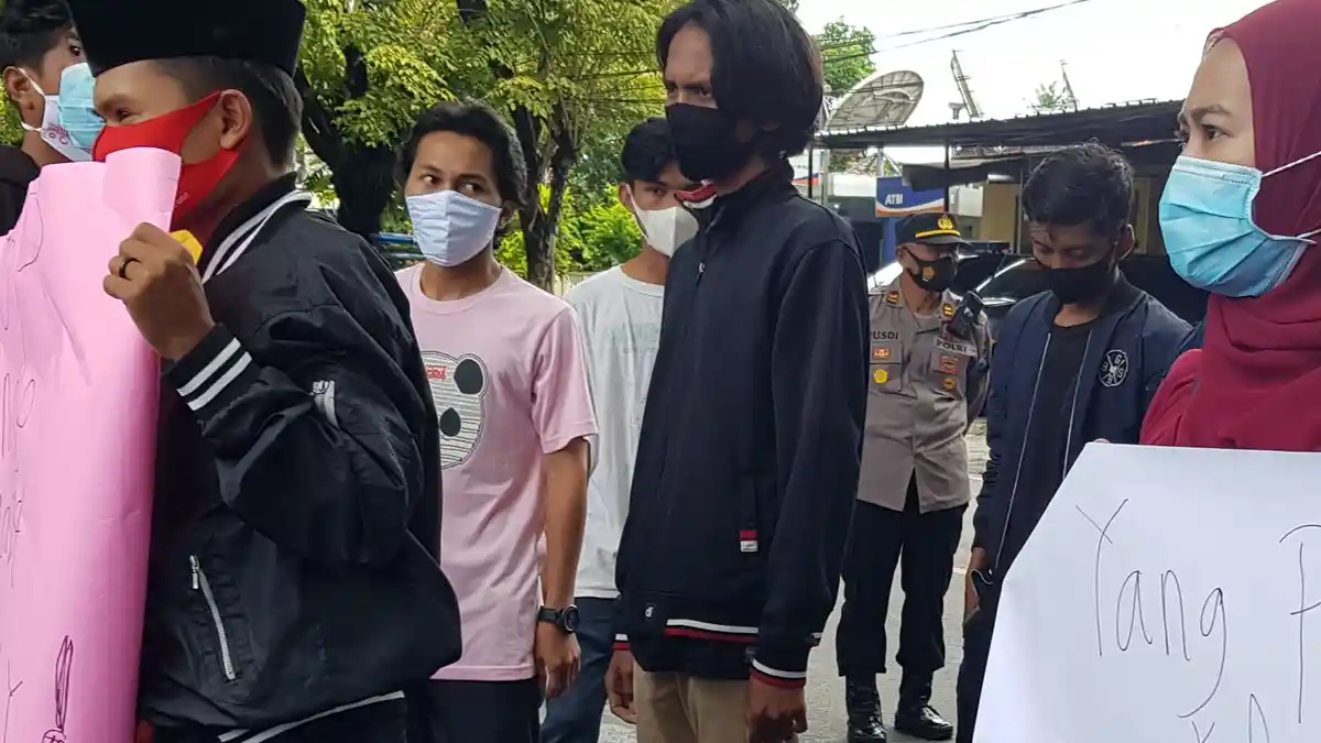 Mahasiswa Demo Mapolres Sumenep, Serukan Solidaritas Tewasnya Aktivis Angel di Myanmar