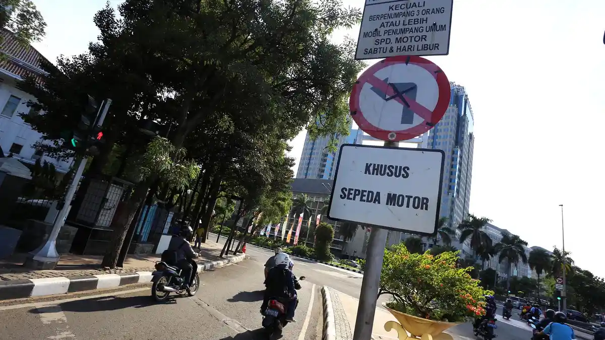 Pengendara Motor Kesalkan Larangan Melintas di Jalan MH Thamrin dan Medan Merdeka Barat
