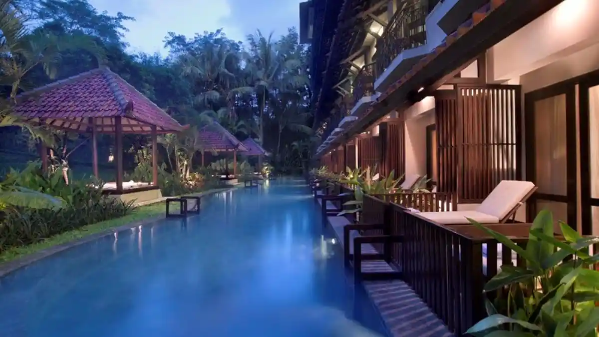 Pohon Natal 3 Meter dalam Christmas in Havana di Sheraton Mustika Yogyakarta
